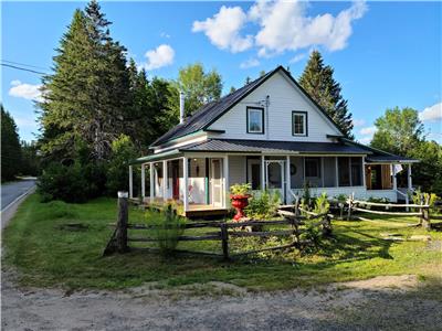 La Sacacomie - Private Access to the RIVER / Pool Table / Wifi: Fibre optique - 2 foyers