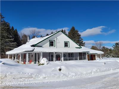 La Sacacomie - Private Access to the RIVER / Pool Table / Wifi: Fibre optique - 2 foyers