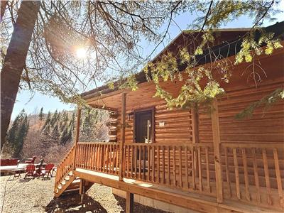 SAUF AU CHALET - LE RUISSEAU (SPA, CHUTES ET SENTIERS  15 MINUTES DE MARCHE, 3 CHAMBRES FERMES)