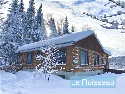 SAUF AU CHALET - LE RUISSEAU (SPA, CHUTES ET SENTIERS À 15 MINUTES DE MARCHE, 3 CHAMBRES FERMÉES)