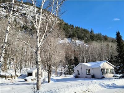 Cottage at the foot of a splendid rock face - Ideal for lovers / those who want a break