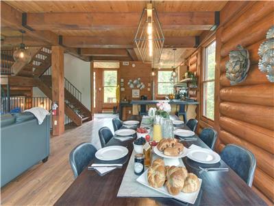 Cottage with jacuzzi + lake access/