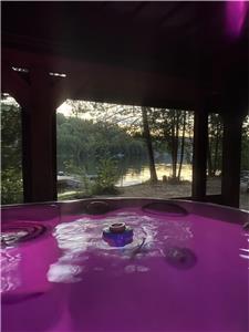 Lake Front Cottage with Hot Tub (!!!!Lac des Trois Montagnes!!!!)