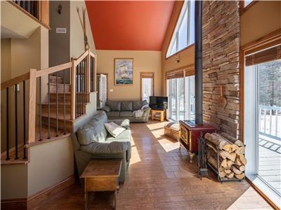 Au Pied du Nord : chalet  4min (2km) des pistes de Tremblant, avec sauna