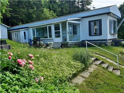 Chalet - Entre Fleuve et Falaise,  louer, rue MacKay prs du fleuve, Rivire-du-Loup