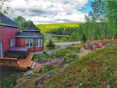 Tremblant North Chalet: Lake Access, Hot Tub, and Mountain Views