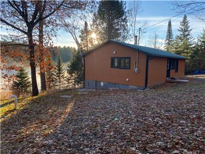 CHALET DU RENARD RUS, GRAND LAC DES CDRES, MESSINES QUBEC