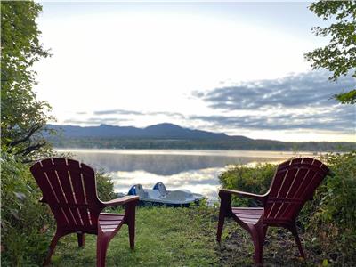 Beau Chalet avec Plage Prive, Spa et Vue de Mont-Orford!