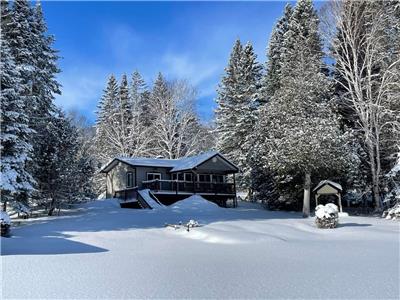 Chalet 4 saisons  louer Hautes Laurentides lac navigable bord de l'eau, VTT, MOTONEIGE