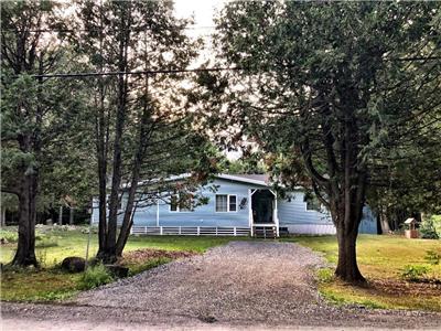 Chalet Le Petit Hibou, prs du Mont Owl's Head, lac Memphrmagog;pour plein d'activits de plein air