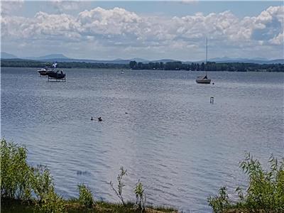 ESCALE 599: Au bord du Lac Champlain