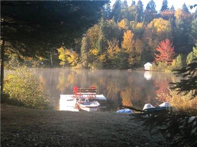 Chalet Le Havre bord de lac navigable avec quai et plage