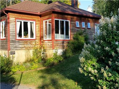 Waterfront cottage in Morin-Heights in the Laurentians