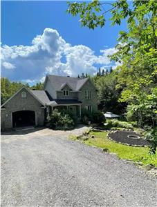 3 BR + 2 BATH in 208 Chemin Godefroy, Sainte Anne des Lacs