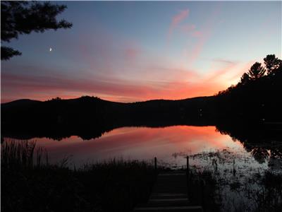 Lakeside cottage on Lac Libby,Havre de Paix close the 4 major Ski Resorts