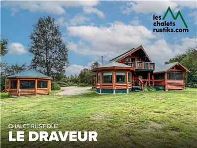 Chalet en bois rond *Waterside with Hottub*