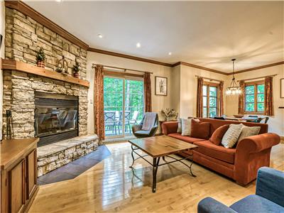 NOUVEAU! Le Boral, chaleureux condo pour 6 personnes ski-in/ski-out  Tremblant.