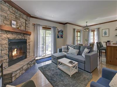 NOUVEAU! Le Boral, chaleureux condo pour 6 personnes ski-in/ski-out  Tremblant.