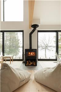Chalet d'inspiration Scandinave directement en bordure du Majestueux Lac Simon  avec plage prive