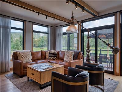 Incredible Luxury with Mountain Views in Tremblant - 5 Bedrooms, Hot Tub, Fire Pit, Pool