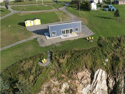 LA BLUEFIN - Oceanfront cottage on Nova Scotia's Acadian Shores