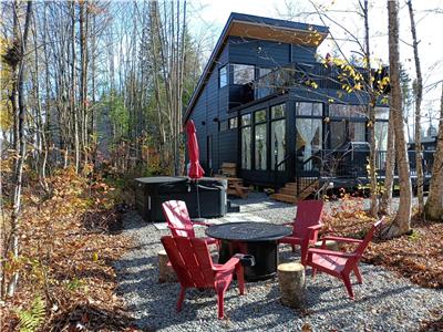 Cottage Hot Tubs Gratitude at Domaine du Grand-Portneuf : Pool, Sauna, Billard !!