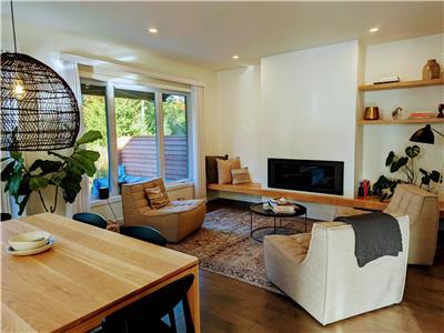 Chalet / Condo moderne 3 chambres sur 2 tages avec spa, foyer, garage et bien plus