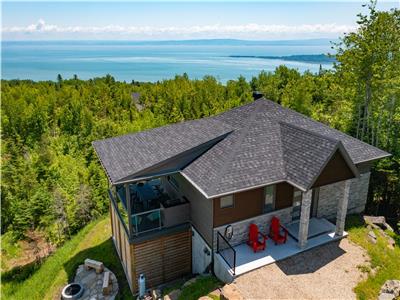CHM-269 (Contemporary house for an escapade with friends or family)
