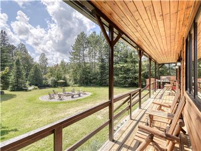 Chalet Shtom - Waterfront Serenity