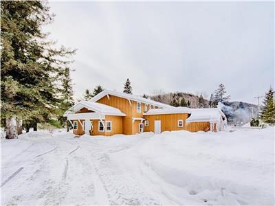 Swiss Inn, chaletwowcom ,waterfront,Jacuzzi,18 bedrooms,15 bathrooms,Tre mblant,St-Sauveur