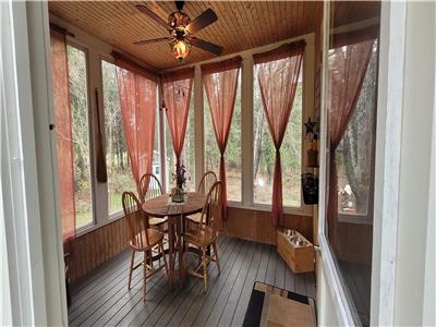 Charming cottage in the heart of Georgeville - Monthly Rental