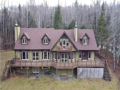 WATERFRONT - DES SEIGNEURS CABIN (SEASONAL RENT 4 MONTHS MIN)