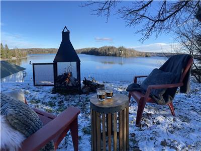 Neuf Chalet Luxueux VUE Panoramique SPA-Bord du lac-Salle de jeux (ping-pong, basket, arcade)