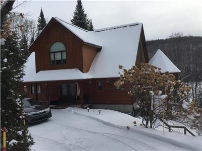 CHRISTMAS, NEW YEAR, SKI SEASON -SPACIOUS 7 BR LAKEFRONT CHALET,  NEAR MONT BLANC TREMBLANT