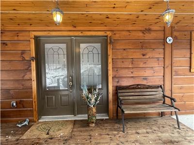 BELLE DCOUVERTE : SUPERBE CHALET BORD DU LAC MANITOU,  7 CH  C,