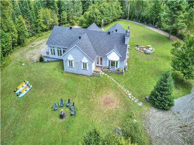 WATERFRONT: Indoor SPA, Spacious, Comfort, Nature at Grand Chalet Nominingue