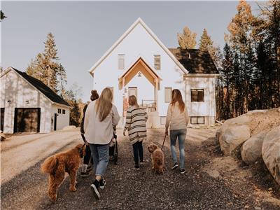 Chalet Le Chardonnay – Spa, Foyers – Automne à la Forêt Ouareau, Lac Jaune