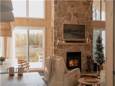 Chalet Le Chardonnay – Spa, Foyers – Automne à la Forêt Ouareau, Lac Jaune