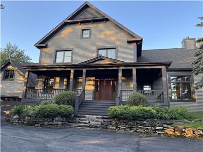 Private cottage, 5 Bedrooms, stunning view of Tremblant mountain within 5 minutes to ski hills