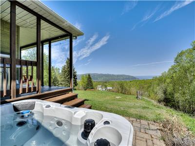 Maison Belvdre | 10min to Massif | Cozy Getaway with Stunning views & Hot Tub