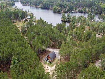 Log cabin with beach, hot tub, volleyball and +