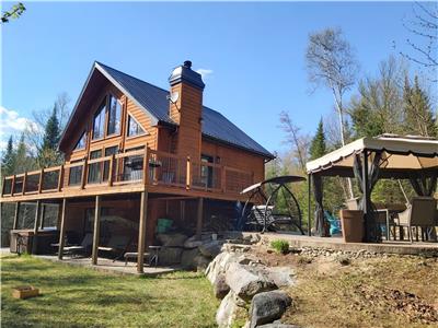 Chaleureux chalet en bois rond avec spa