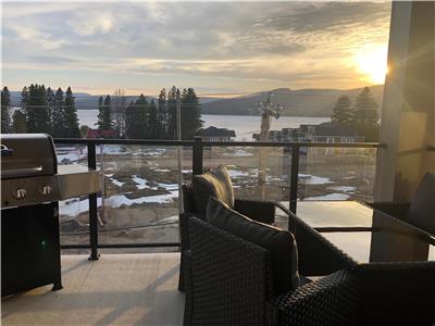 Condo neuf, pour profiter des couleurs d'automne ou bien du ski et tous les sports d'hiver!