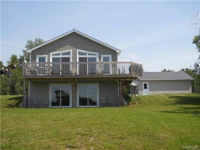 Waterfront Family Cottage!