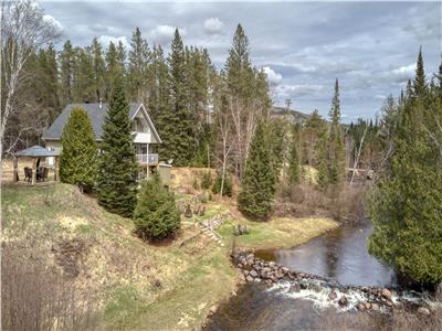 Large chalet by the river spa and pool table