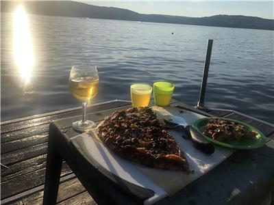 Lakefront cottage on lake Massawipi