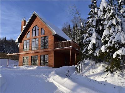 Magnifique Maison sur 3 tages, vue sur la montagne + lac, avec terrasse et Spa extrieur