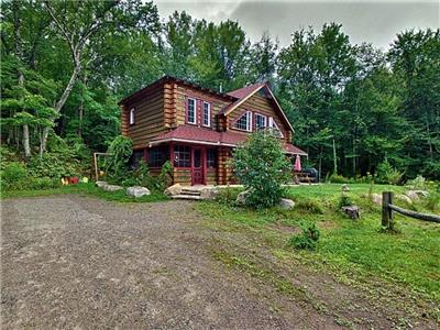LeSuisse Chalet - Vue Magnifique, 3 Chambres, 3.5 SDB, Spa, Rivire Prive, Grand terrain Isole