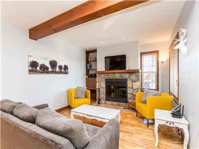 2 Br Condo with a great view, lake access and BBQ SEE April-May special