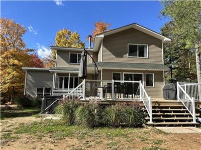 Le Pininsule du lac Hénault | Spa | Bord de l'eau | Wi-Fi